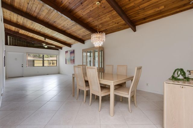 450 Briarwood Cir 2, Hollywood, FL 33024
