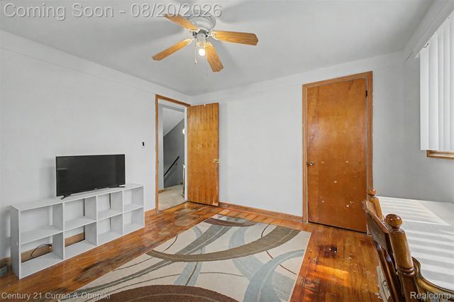 24393 Hanover Street, Dearborn Heights, MI 48125