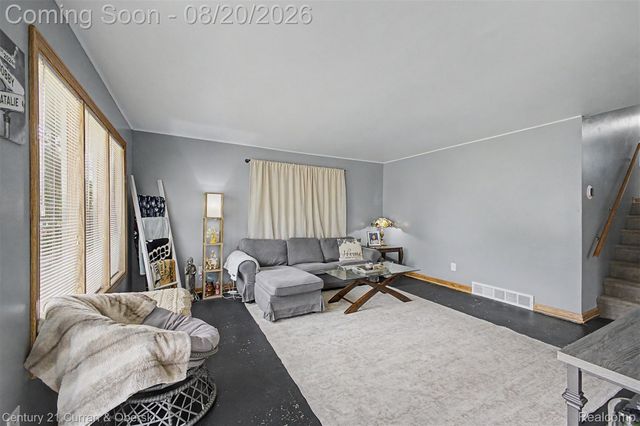 24393 Hanover Street, Dearborn Heights, MI 48125