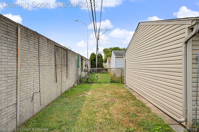 24393 Hanover Street, Dearborn Heights, MI 48125