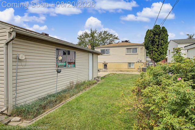 24393 Hanover Street, Dearborn Heights, MI 48125