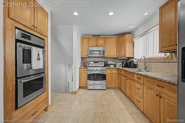 24393 Hanover Street, Dearborn Heights, MI 48125