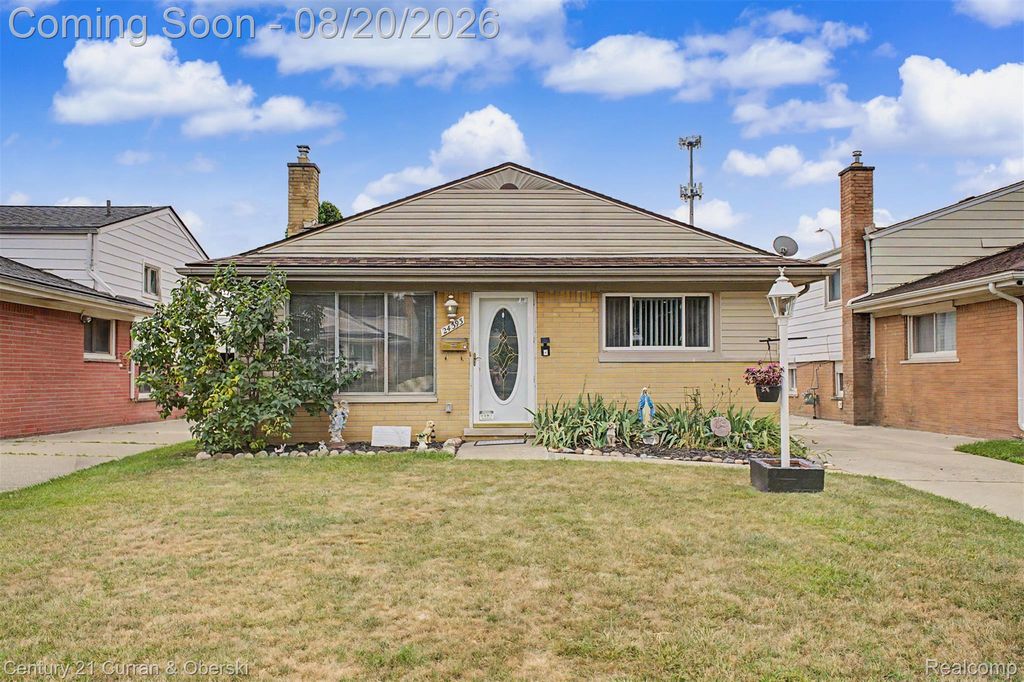 24393 Hanover Street, Dearborn Heights, MI 48125