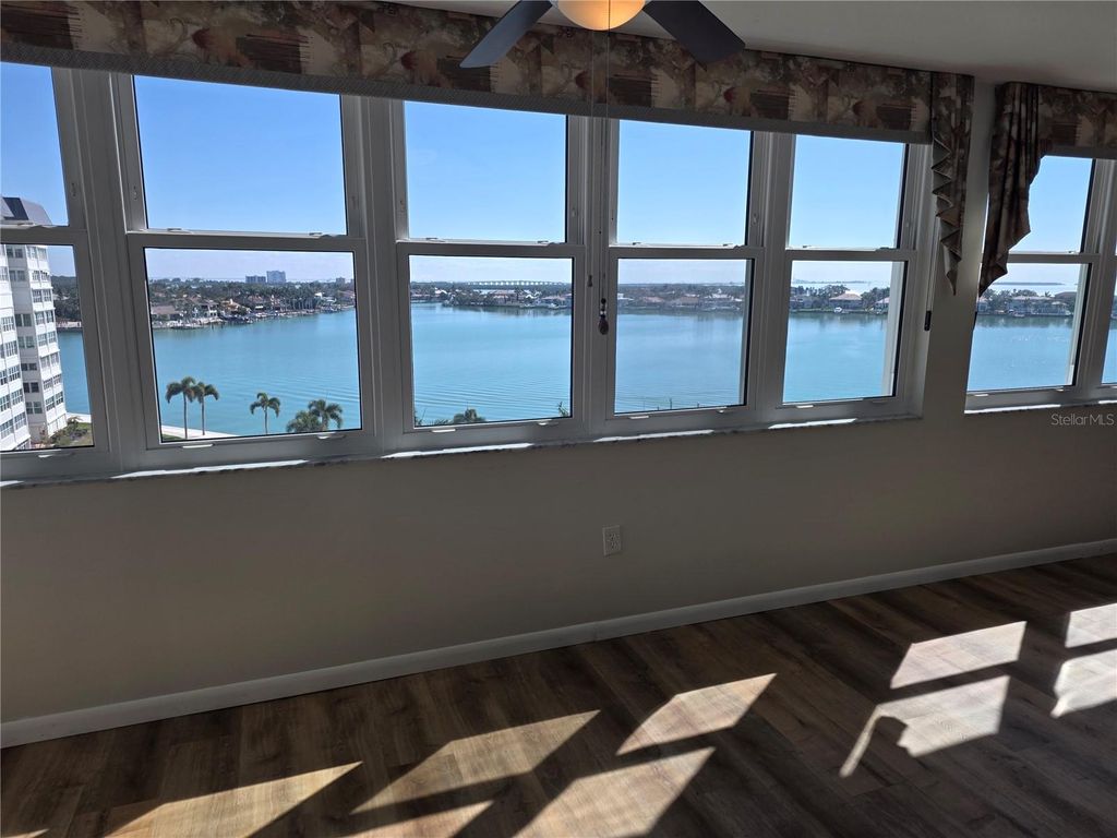 Image 11 of property listing at 5130 BRITTANY DRIVE S 807, St Petersburg, FL 33715