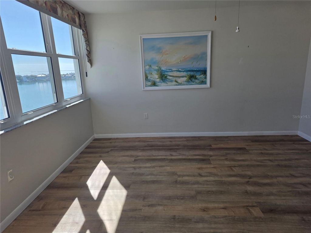 Image 12 of property listing at 5130 BRITTANY DRIVE S 807, St Petersburg, FL 33715