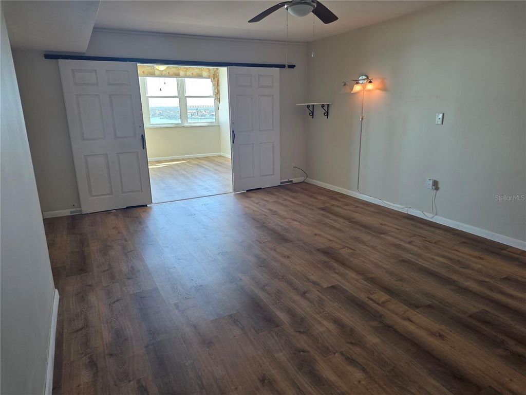 Image 14 of property listing at 5130 BRITTANY DRIVE S 807, St Petersburg, FL 33715