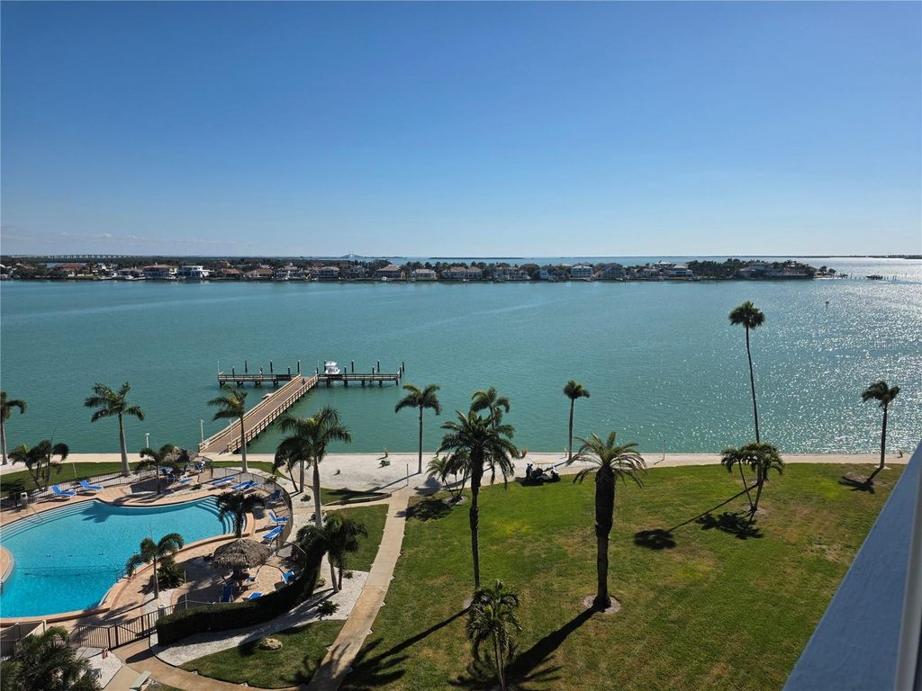 Image 4 of property listing at 5130 BRITTANY DRIVE S 807, St Petersburg, FL 33715