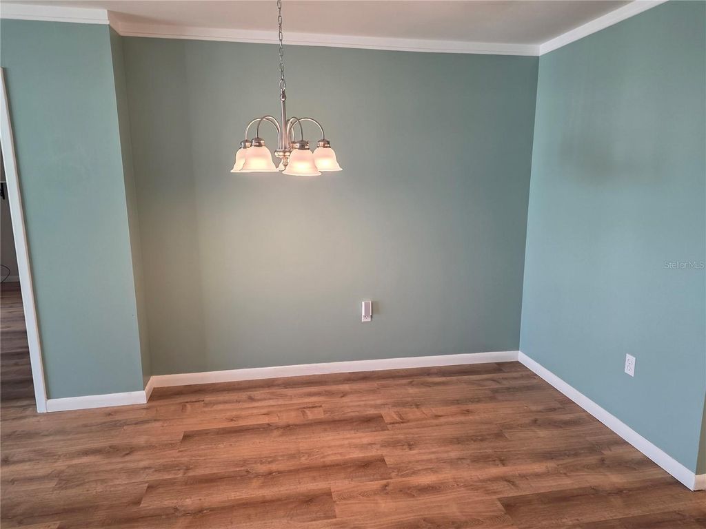 Image 8 of property listing at 5130 BRITTANY DRIVE S 807, St Petersburg, FL 33715