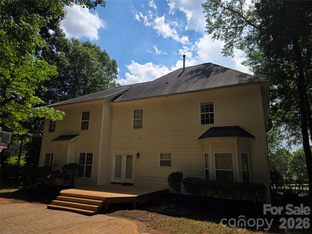 6301 Crown Hill Drive, Charlotte, NC 28227