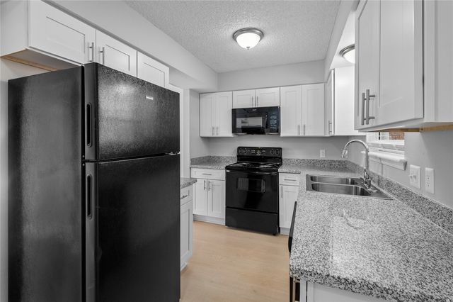 1377 E Sequoyah Court, Fayetteville, AR 72701