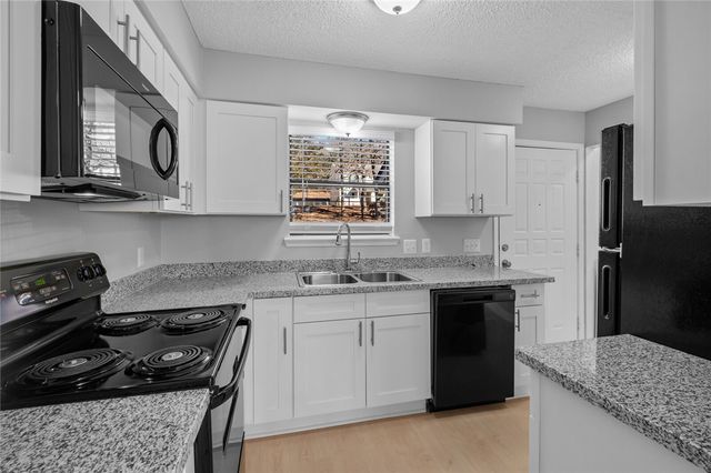 1377 E Sequoyah Court, Fayetteville, AR 72701