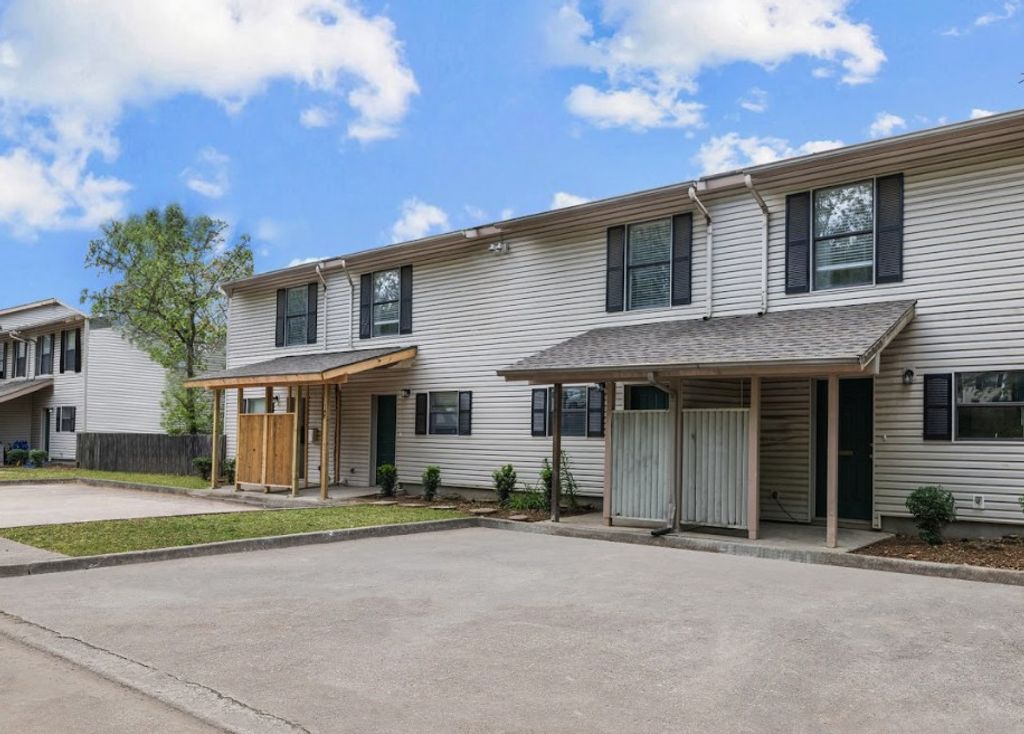 1377 E Sequoyah Court, Fayetteville, AR 72701
