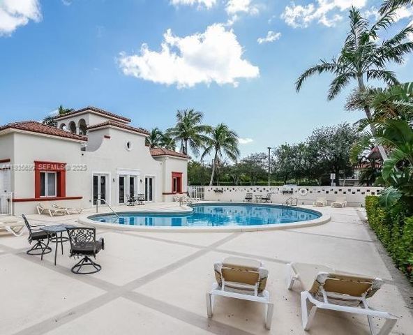 8650 SW 67th Ave 1018, Pinecrest, FL 33156