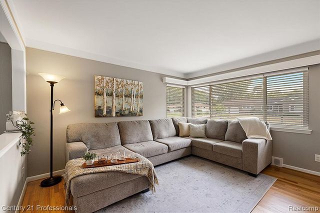 6676 Northview Drive, Clarkston, MI 48346