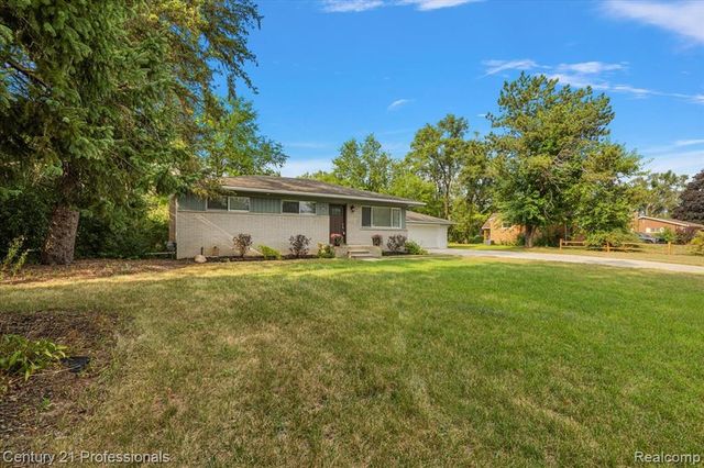 6676 Northview Drive, Clarkston, MI 48346