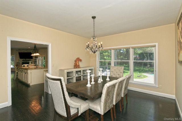 4 Hampton Court, Huntington, NY 11743