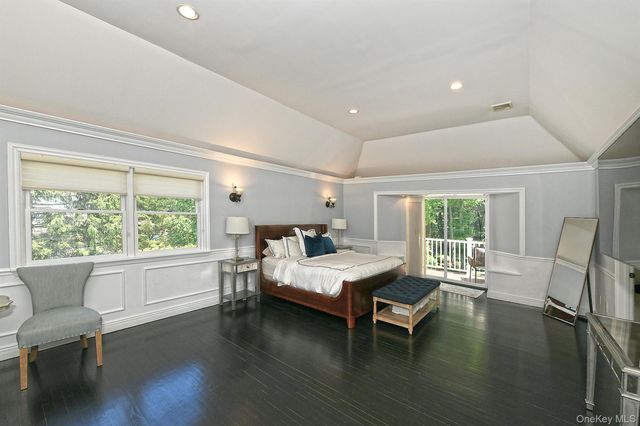 4 Hampton Court, Huntington, NY 11743