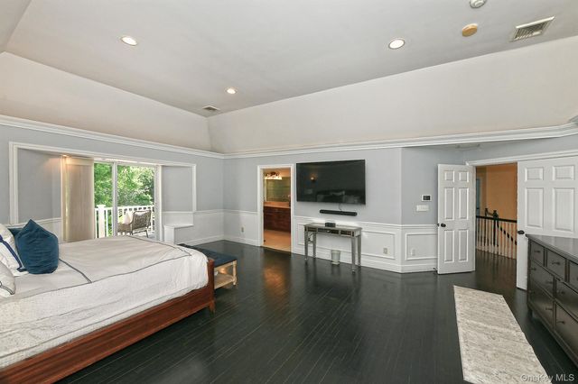 4 Hampton Court, Huntington, NY 11743