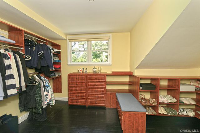 4 Hampton Court, Huntington, NY 11743
