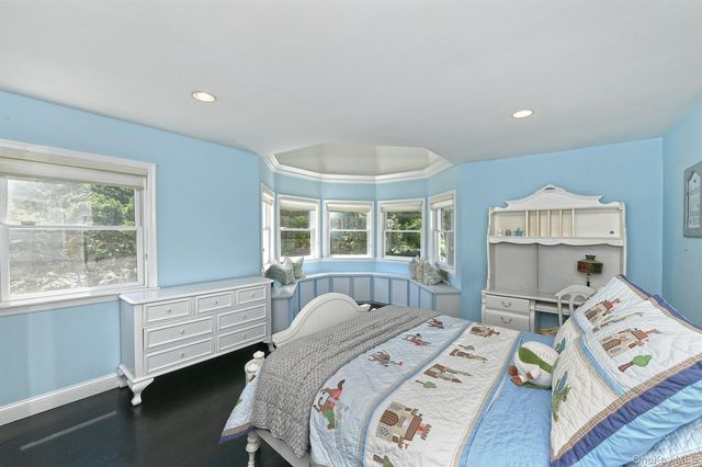 4 Hampton Court, Huntington, NY 11743