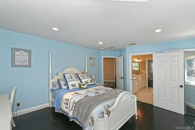4 Hampton Court, Huntington, NY 11743