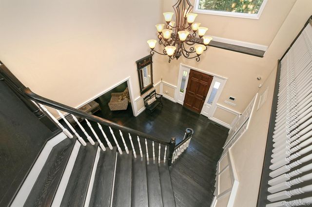 4 Hampton Court, Huntington, NY 11743