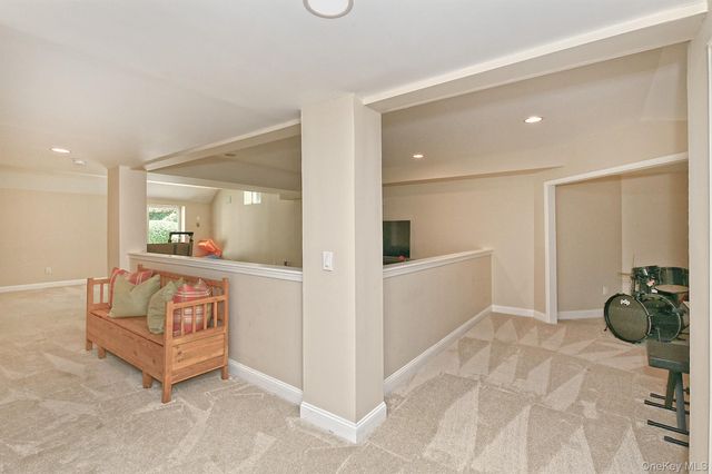 4 Hampton Court, Huntington, NY 11743
