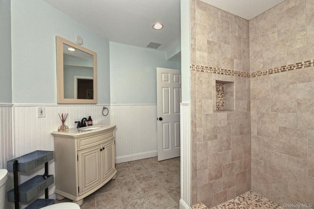 4 Hampton Court, Huntington, NY 11743