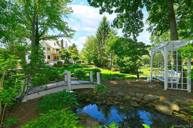 4 Hampton Court, Huntington, NY 11743