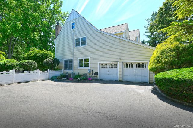 4 Hampton Court, Huntington, NY 11743