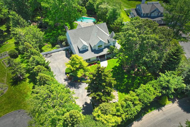 4 Hampton Court, Huntington, NY 11743