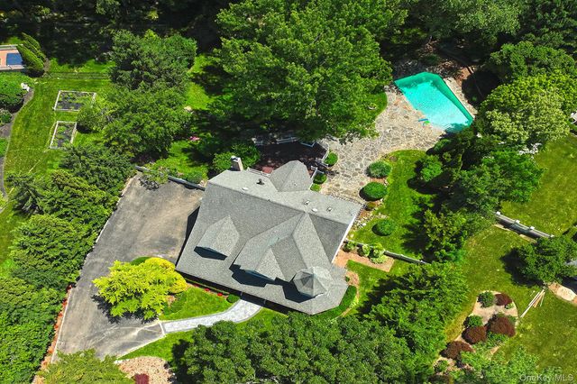 4 Hampton Court, Huntington, NY 11743