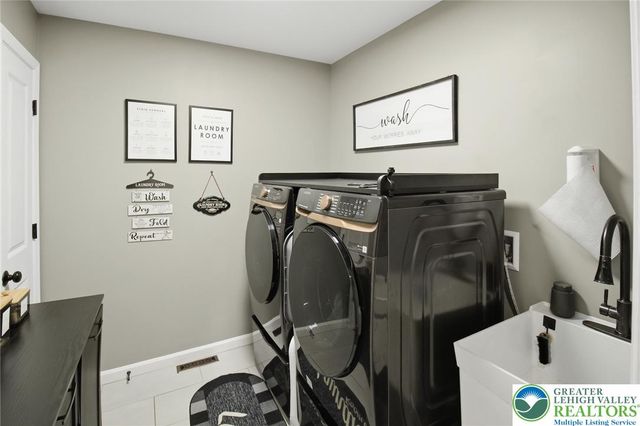 1180 Sunrise Lane, Slatington Boro, PA 18080