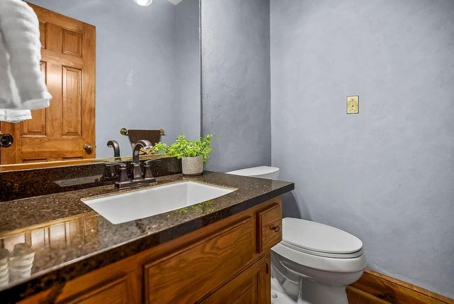 5550 Clare Road, Shawnee, KS 66226