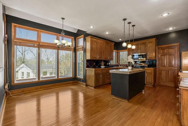 5550 Clare Road, Shawnee, KS 66226