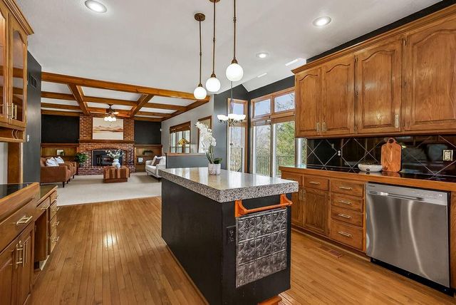 5550 Clare Road, Shawnee, KS 66226