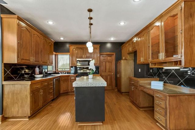 5550 Clare Road, Shawnee, KS 66226