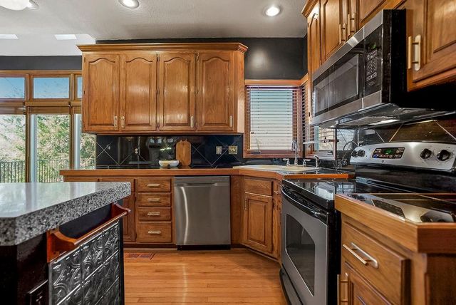 5550 Clare Road, Shawnee, KS 66226