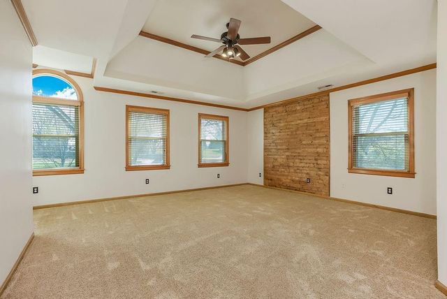 5550 Clare Road, Shawnee, KS 66226