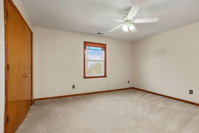 5550 Clare Road, Shawnee, KS 66226