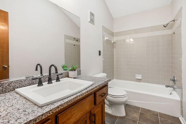 5550 Clare Road, Shawnee, KS 66226