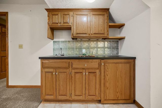 5550 Clare Road, Shawnee, KS 66226