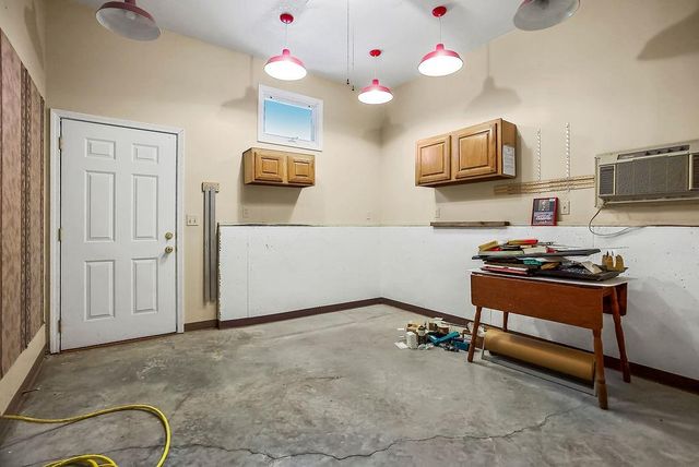 5550 Clare Road, Shawnee, KS 66226