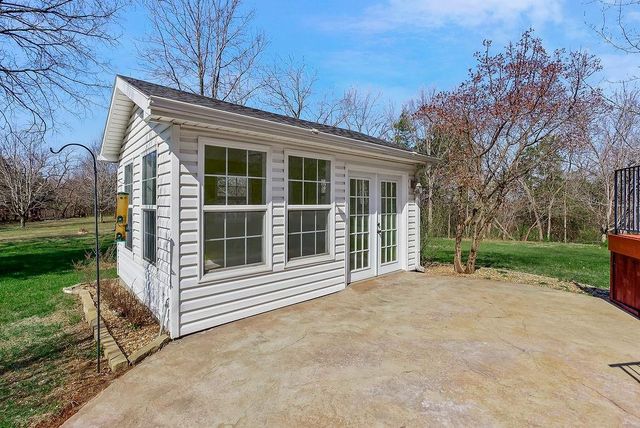 5550 Clare Road, Shawnee, KS 66226