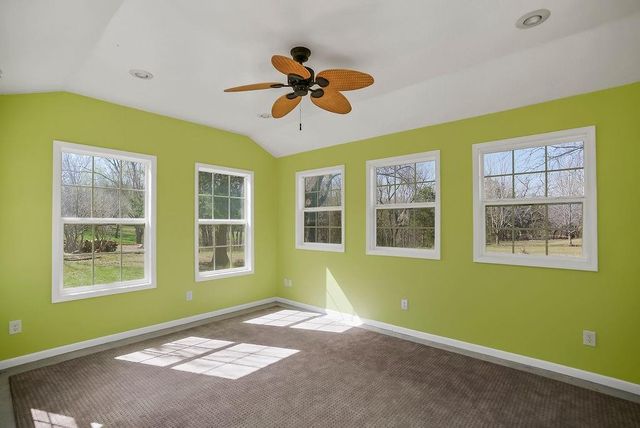 5550 Clare Road, Shawnee, KS 66226