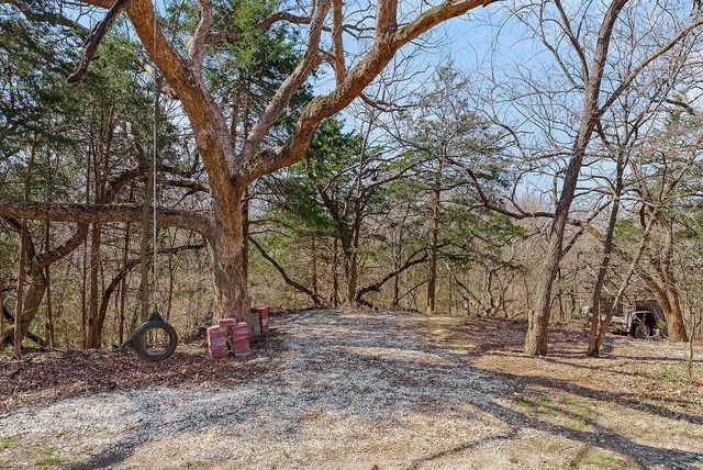 5550 Clare Road, Shawnee, KS 66226