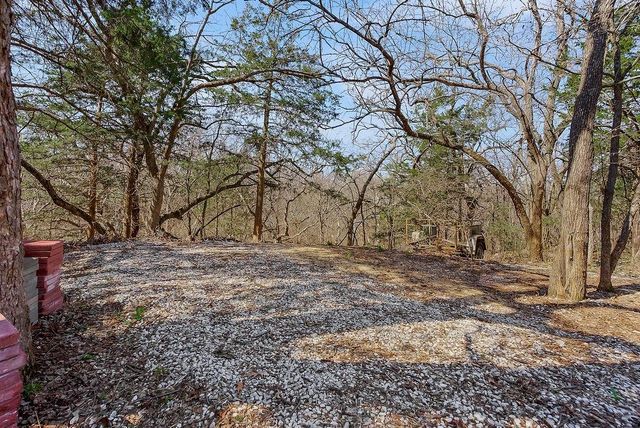 5550 Clare Road, Shawnee, KS 66226