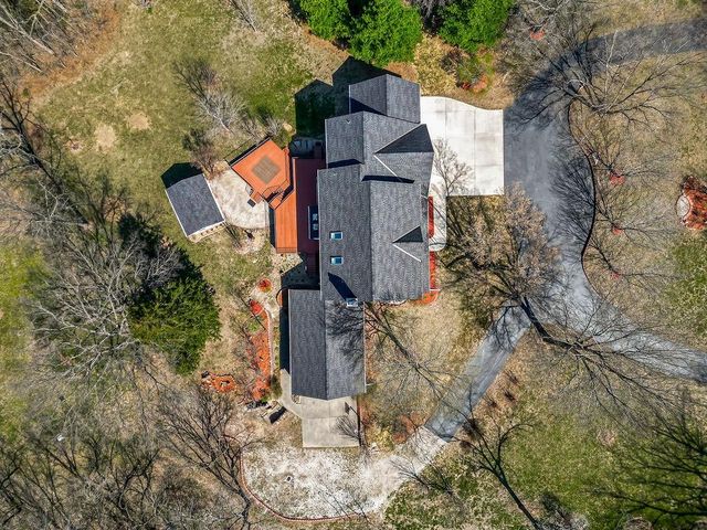 5550 Clare Road, Shawnee, KS 66226