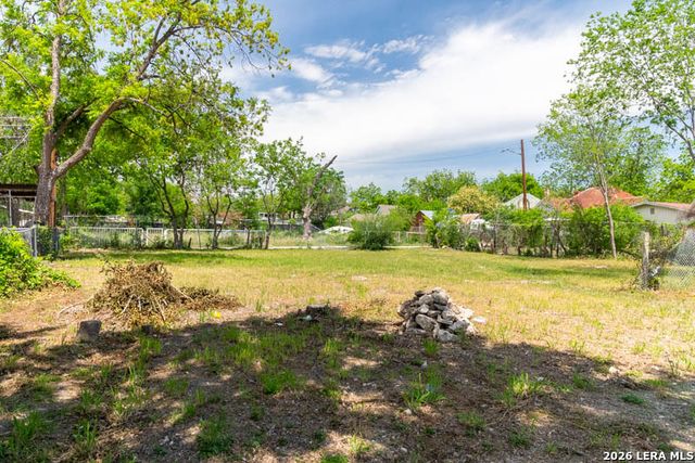 817 W POPLAR ST, San Antonio, TX 78212