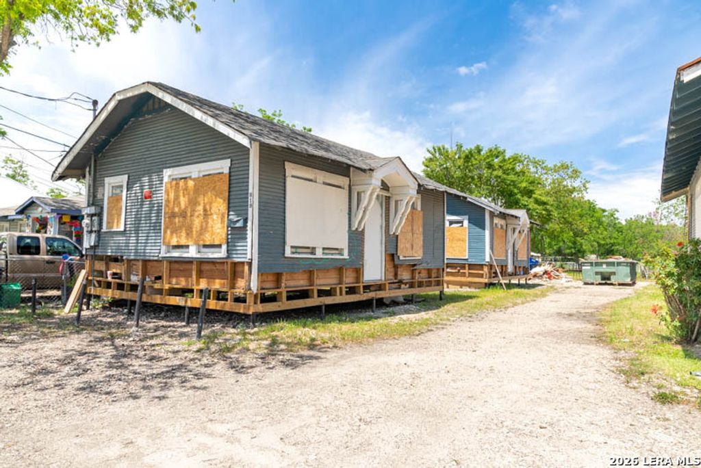 817 W POPLAR ST, San Antonio, TX 78212